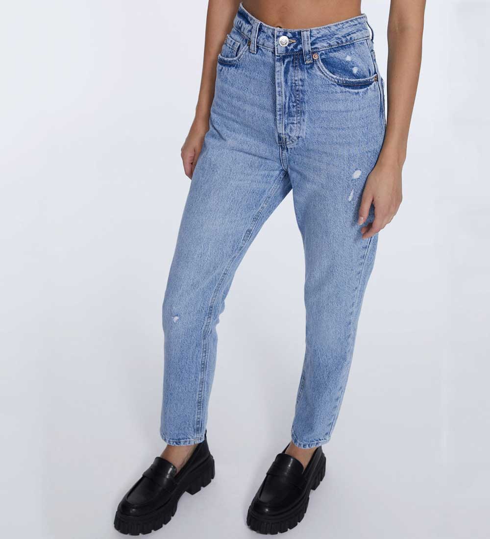 jeans mom fit con strappi jeans mom fit con strappi