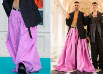 Mahmood look gonna pantalone sul turquoise carpet dell'Eurovision 2022