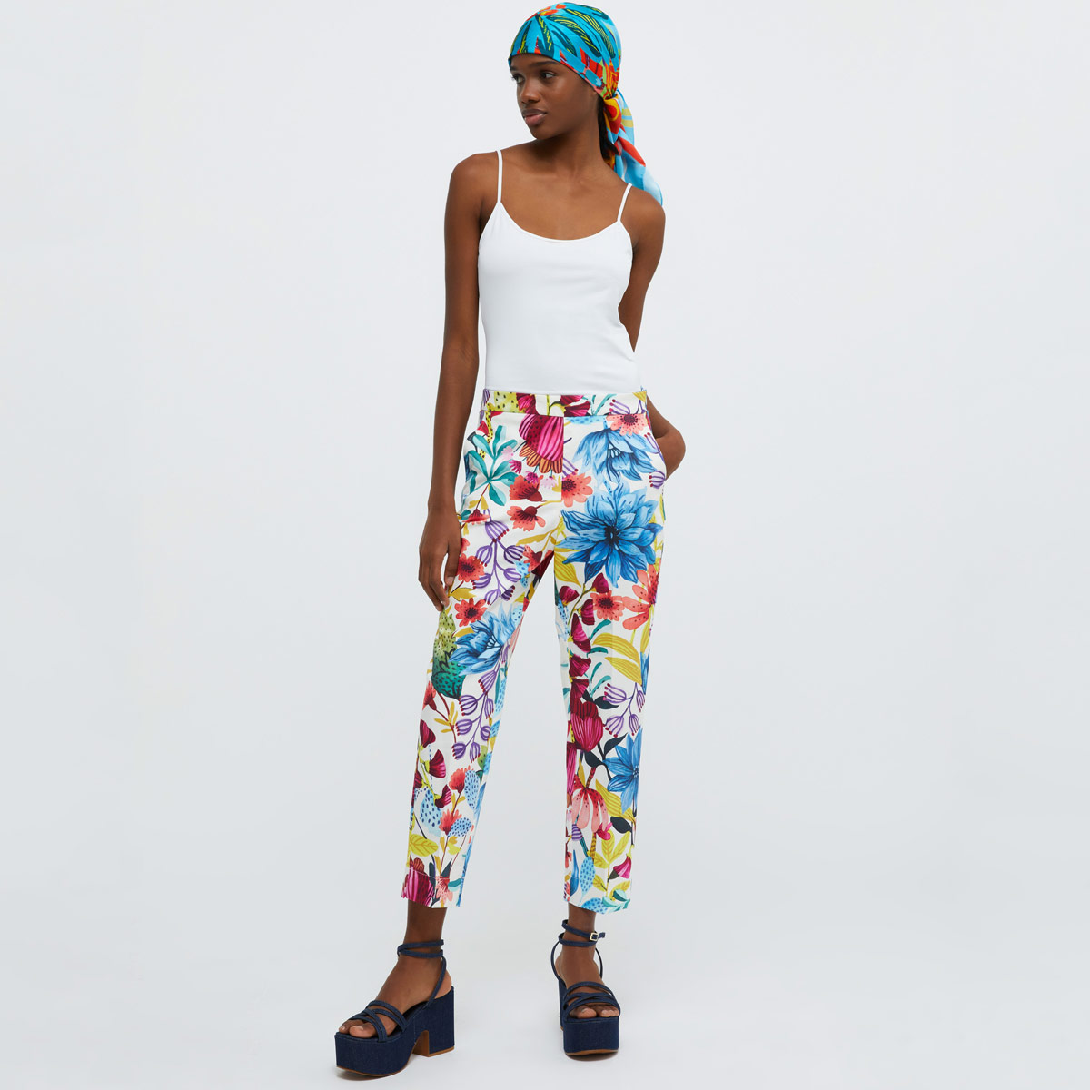 Pantaloni a fiori tendenza estate 2024 Pantaloni a fiori tendenza estate 2024