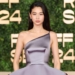Hoyeon indossa un abito Louis Vuitton geometrico al Red Sea International Film Festival 2024