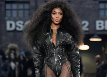 Naomi Campbell sfilata Dsquared2 MFW 2025