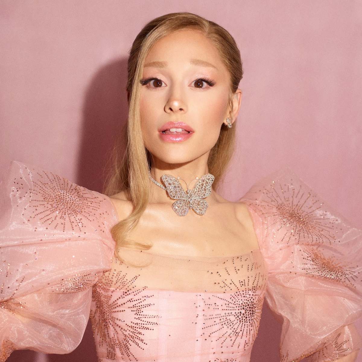 Make up di Ariana Grande come personaggio di Glinda Make up di Ariana Grande come personaggio di Glinda