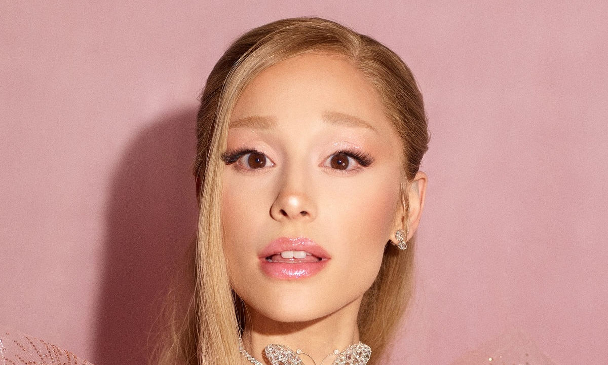 Come replicare il trucco di Ariana Grande come Glinda della premieré di Wicked