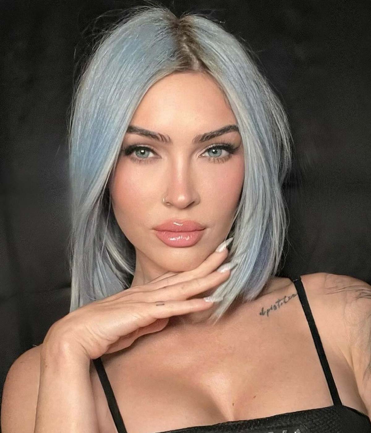 Megan Fox con caschetto e nuovo colore di capelli Blue Jeans!