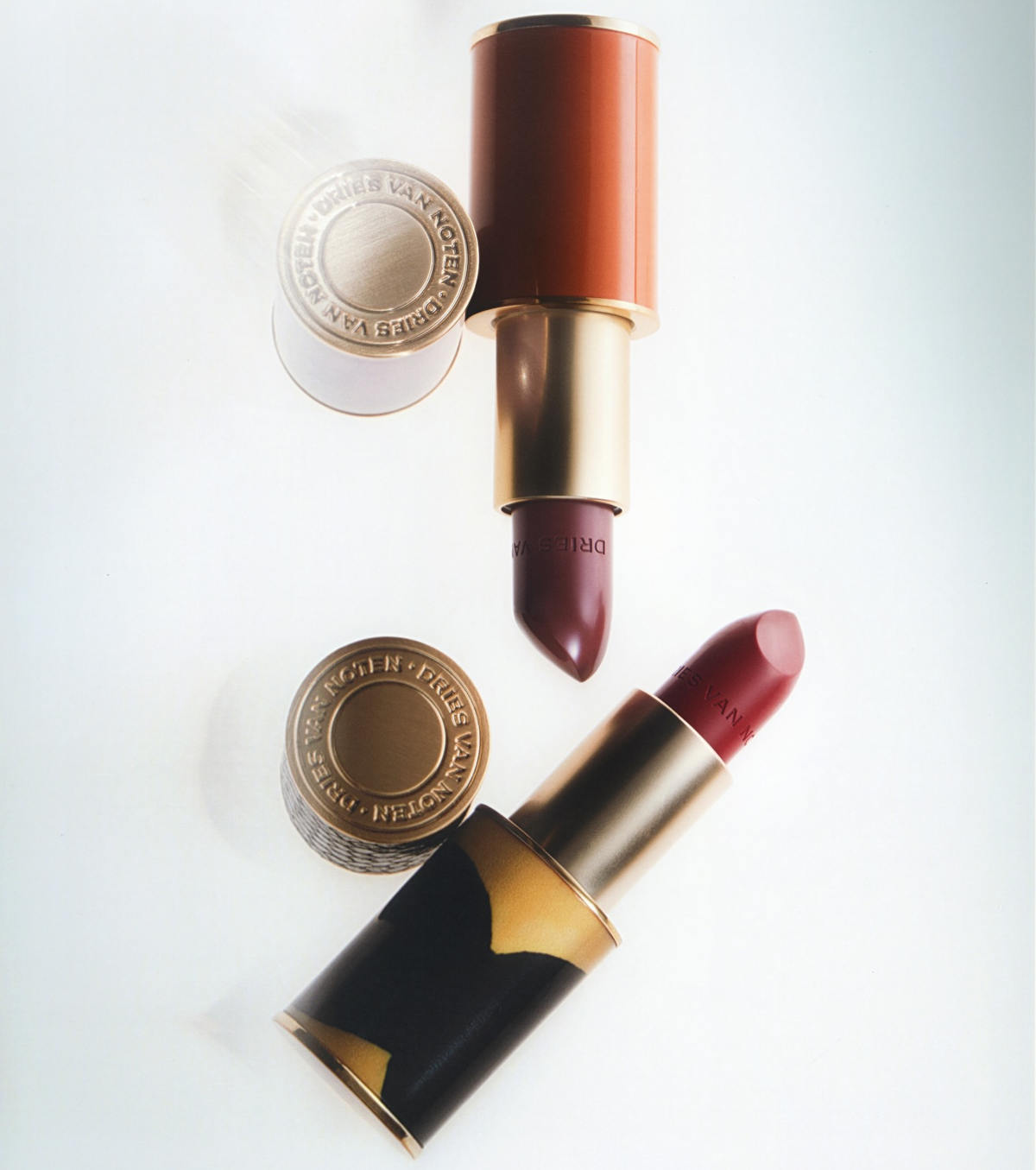 Dries Van Noten lipstick con packaging ricaricabile Dries Van Noten lipstick con packaging ricaricabile