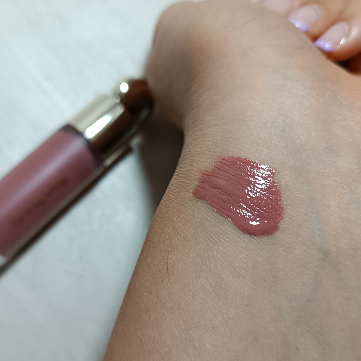 Swatch blush liquido Rare Beauty Soft Pinch Swatch blush liquido Rare Beauty Soft Pinch