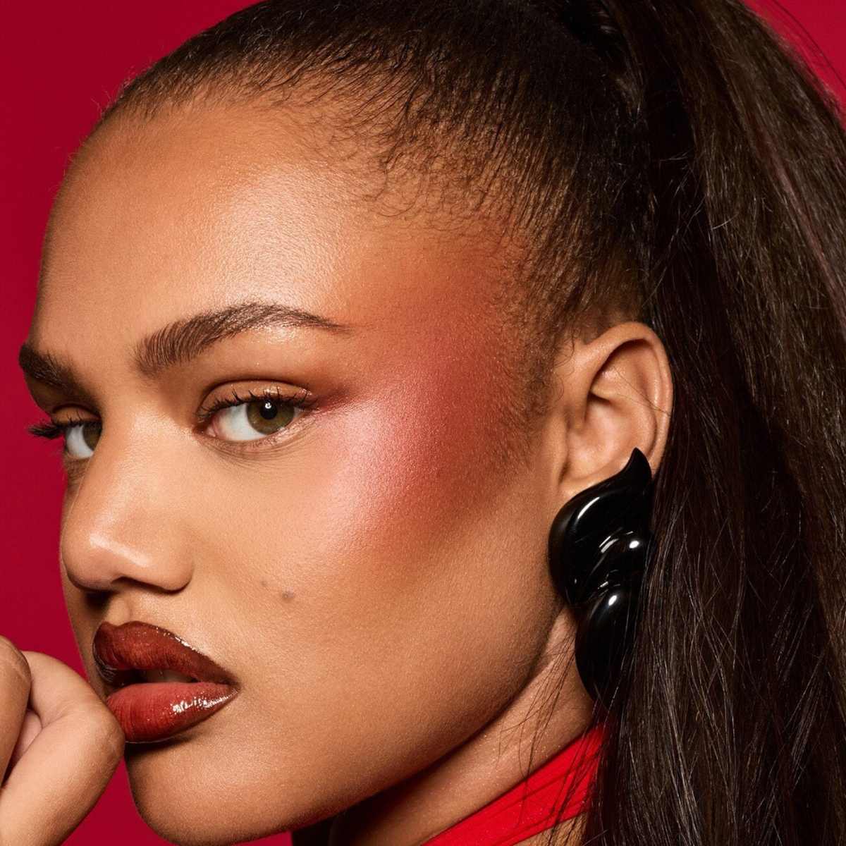 Trend trucco viso con blush anni '80 Trend trucco viso con blush anni '80