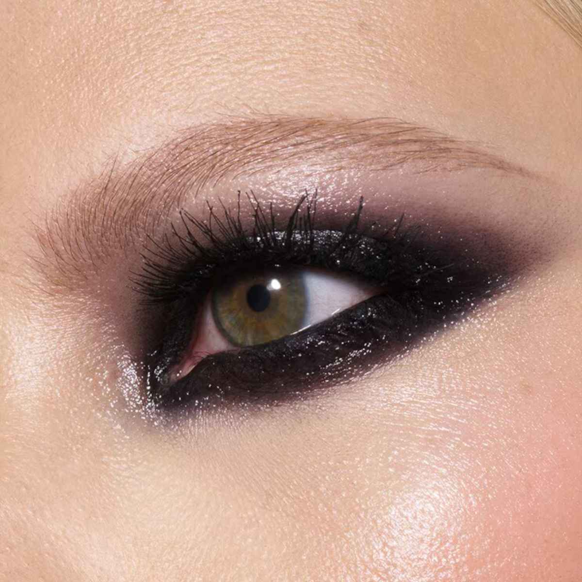 Caratteristiche trucco nude anni '90 Caratteristiche trucco nude anni '90