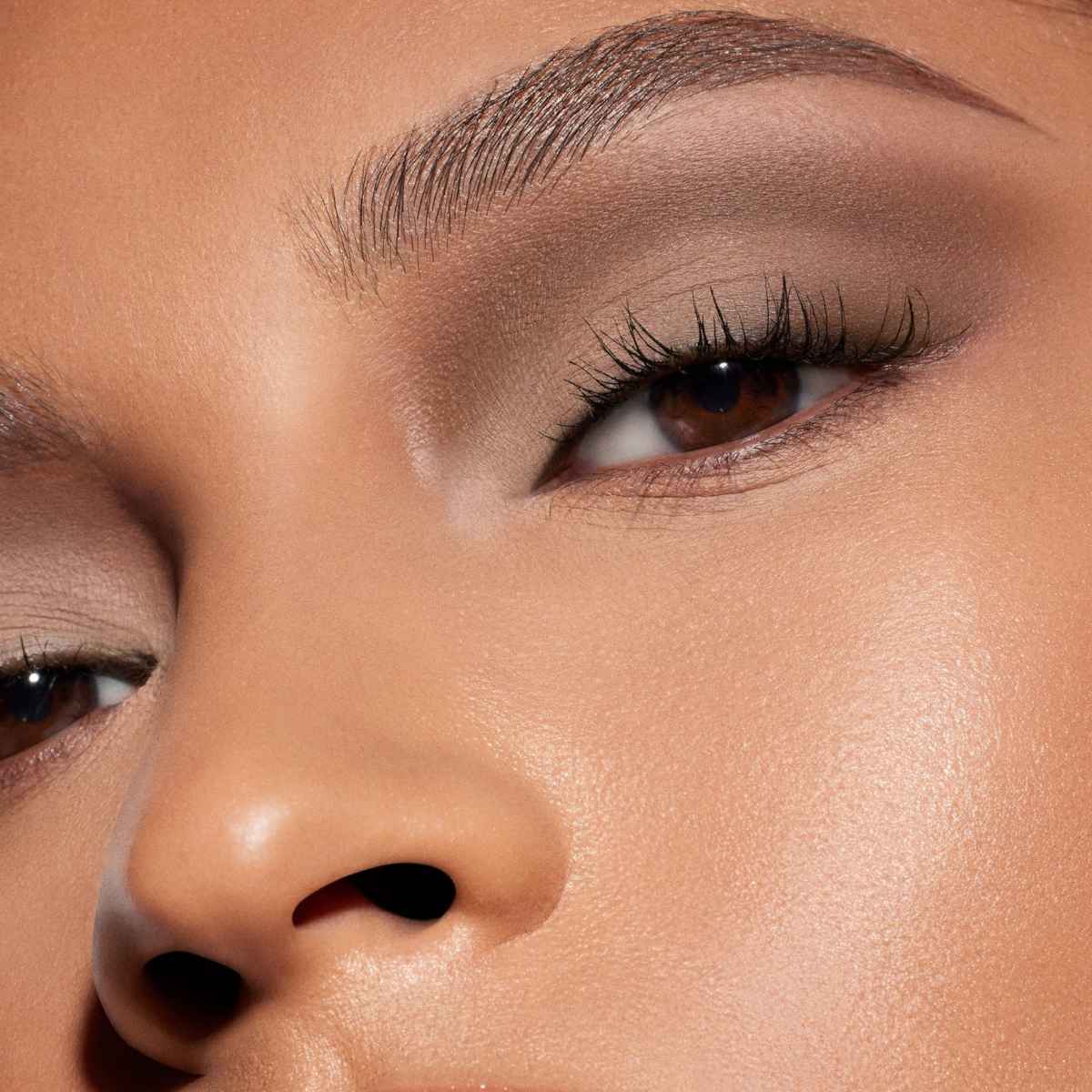 Nude make up ispirazione anni '90 Nude make up ispirazione anni '90