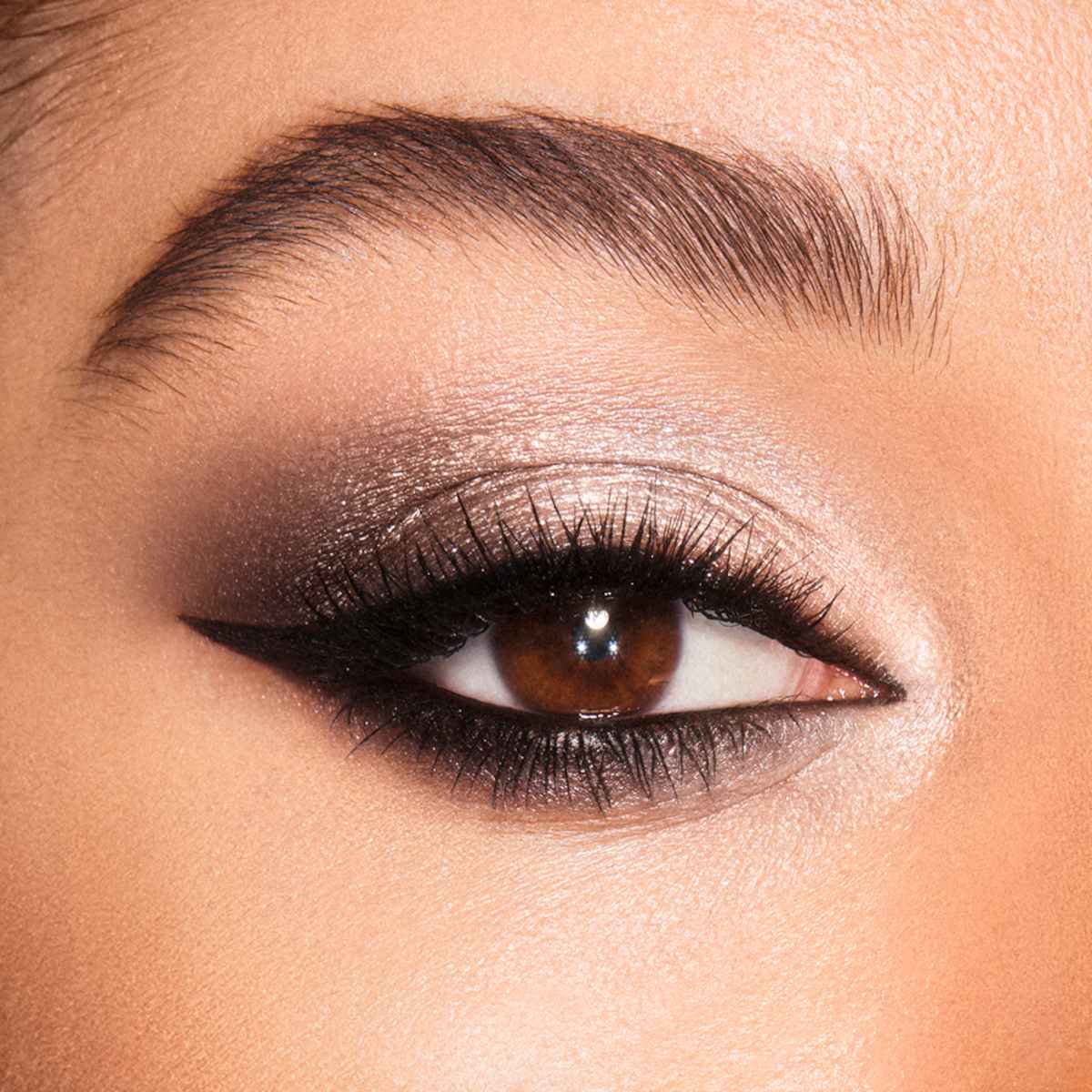 Come realizzare il trucco nude anni '90 Come realizzare il trucco nude anni '90