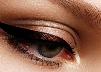 Ombretti ed eyeliner waterproof per il make up occhi estivo