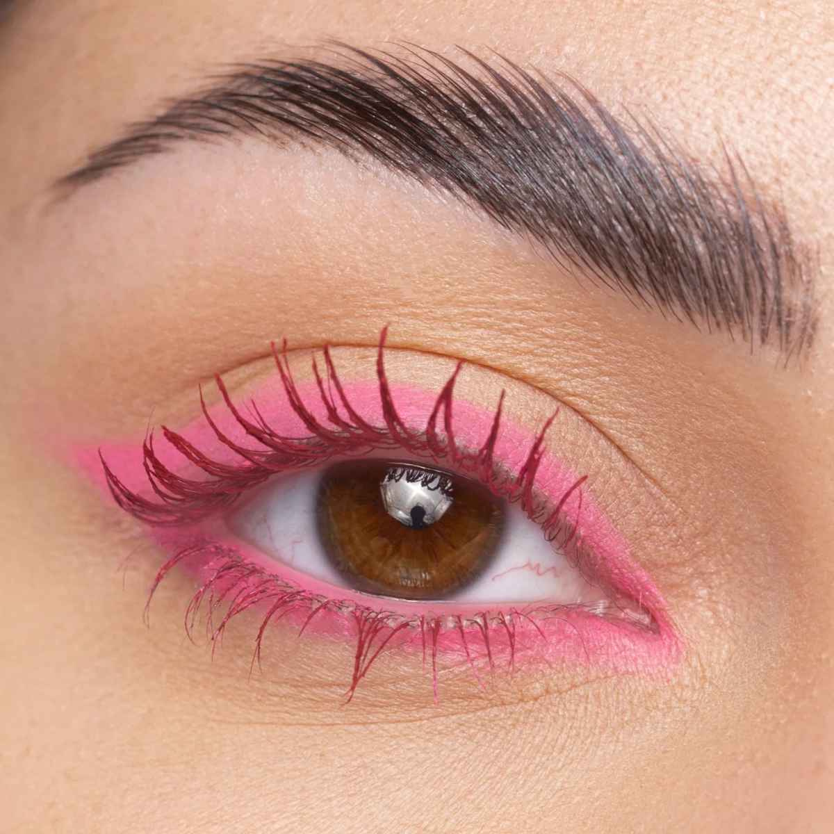 Trucco da giorno con ombretto rosa Trucco da giorno con ombretto rosa