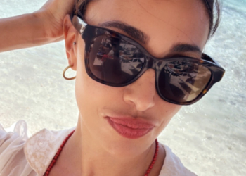 Segreti del look estivo di Belen in Sardegna