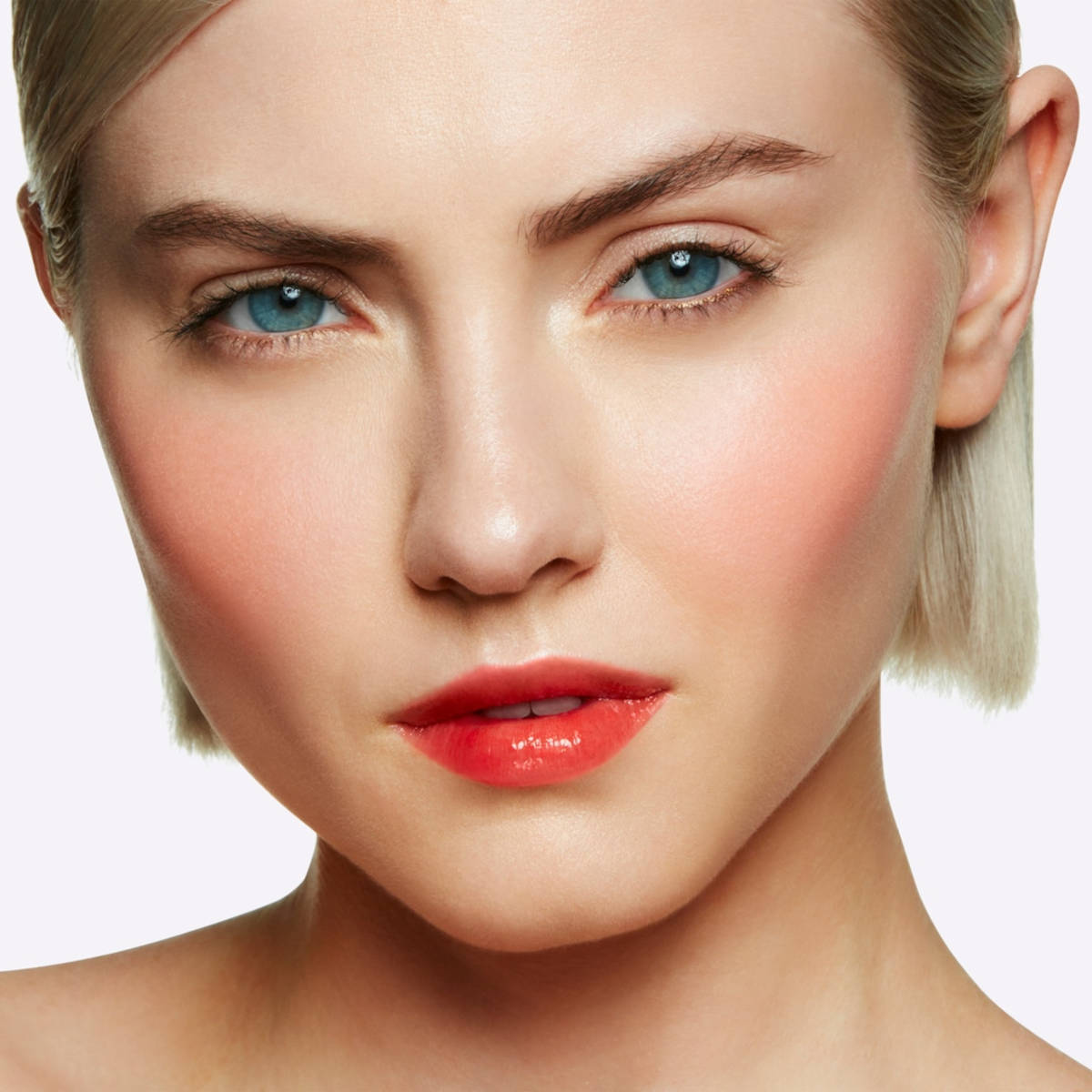 Tendenza trucco viso blush anni '80 Tendenza trucco viso blush anni '80