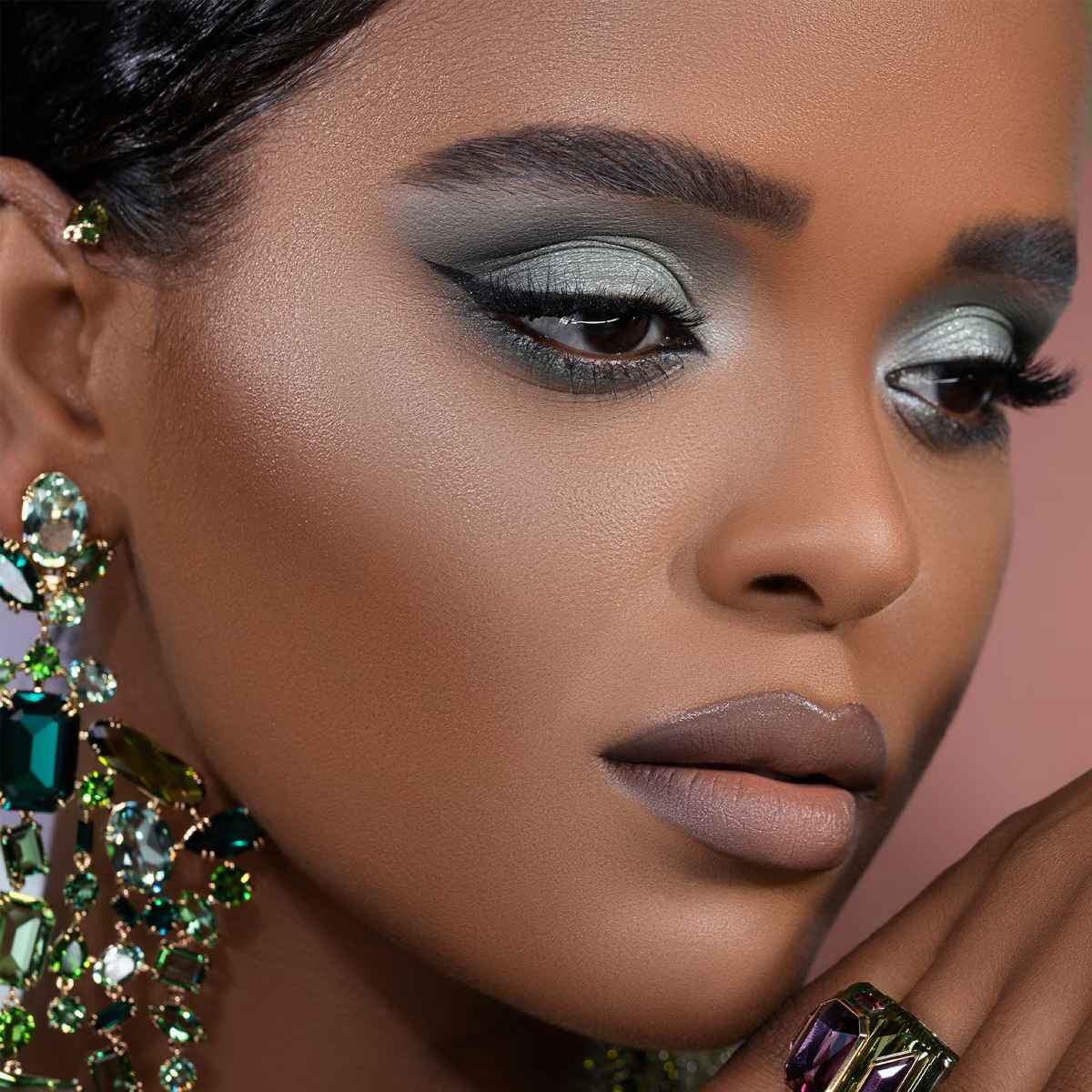 Trucco da giorno ombretto verde di tendenza Trucco da giorno ombretto verde di tendenza
