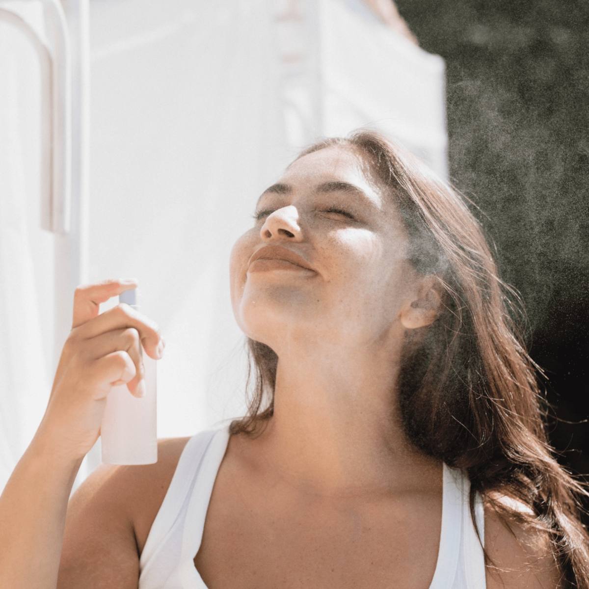 Face mist nella beauty bag estiva Face mist nella beauty bag estiva