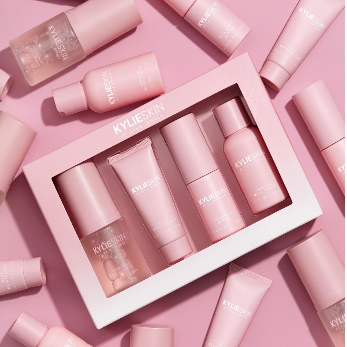 Cosmetici skincare da avere nella beauty bag estiva Cosmetici skincare da avere nella beauty bag estiva