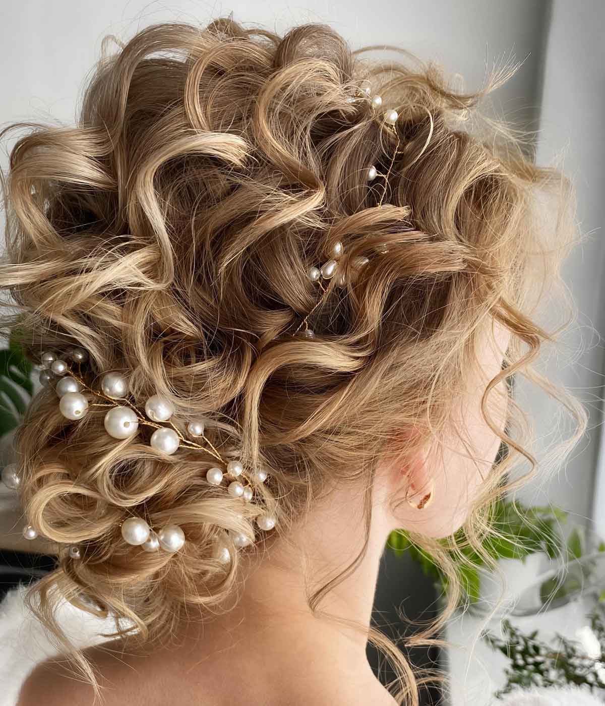Raccolto basso capelli ricci cerimonia Raccolto basso capelli ricci cerimonia