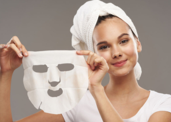 Guida per applicare le maschere viso in tessuto