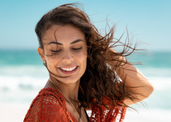 Come proteggere i capelli durante l’estate