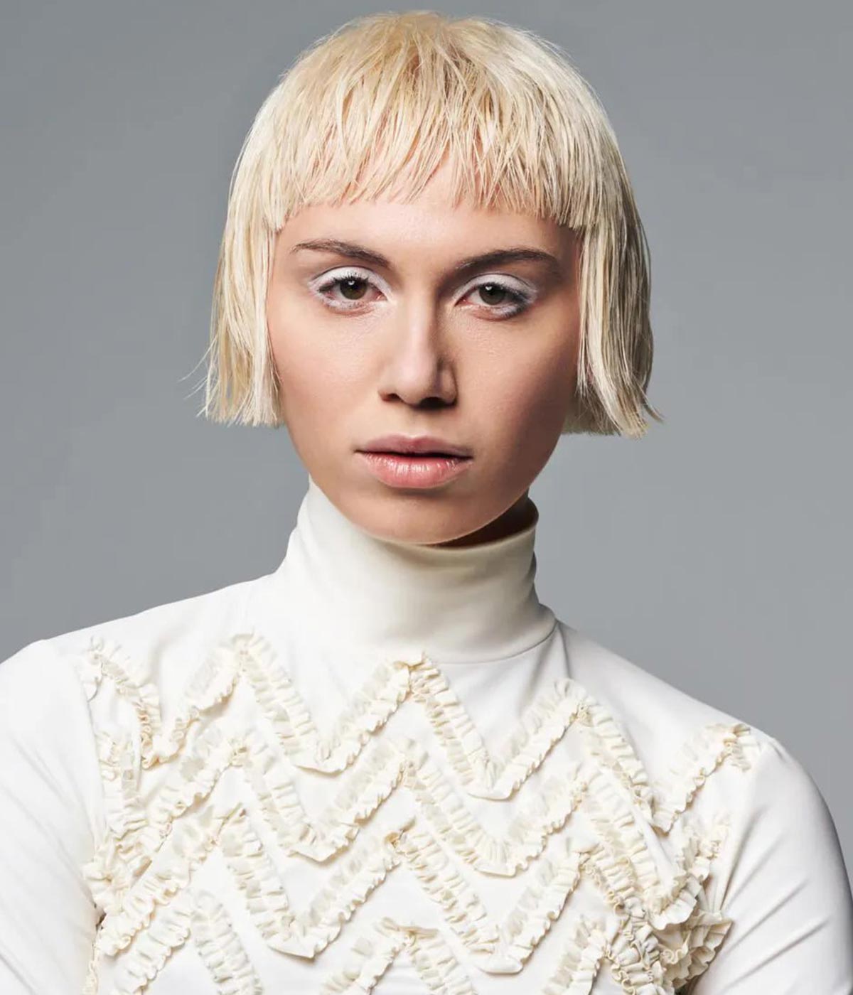 Intercoiffure Mondial tagli capelli medi 2024 primavera estate Intercoiffure Mondial tagli capelli medi 2024 primavera estate