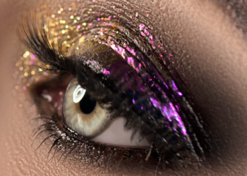 Trucco con brillantini occhi