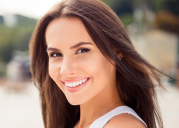 Consigli per far durare il trucco in estate