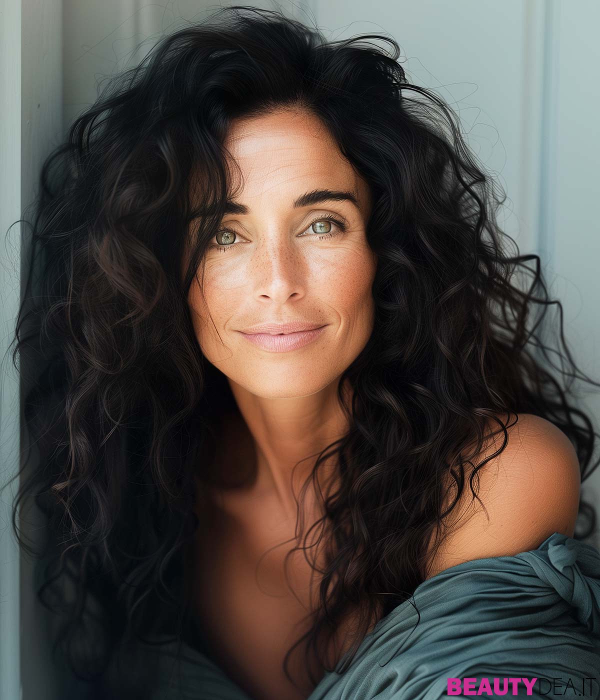 Tagli scalati capelli ricci per quarantenni Tagli scalati capelli ricci per quarantenni