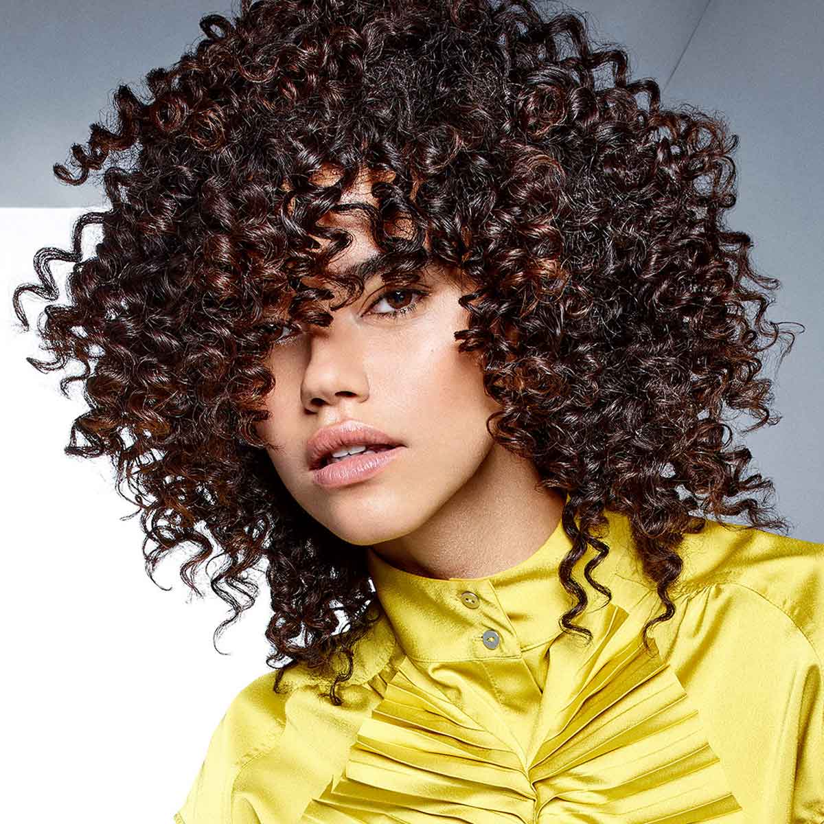 Bob cut scalato con frangia Bob cut scalato con frangia