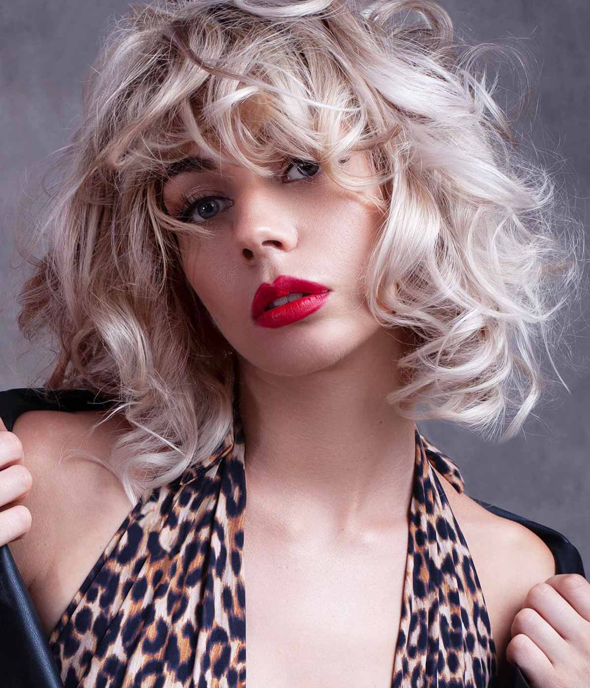 Tagli medi scalati capelli ricci Tagli medi scalati capelli ricci