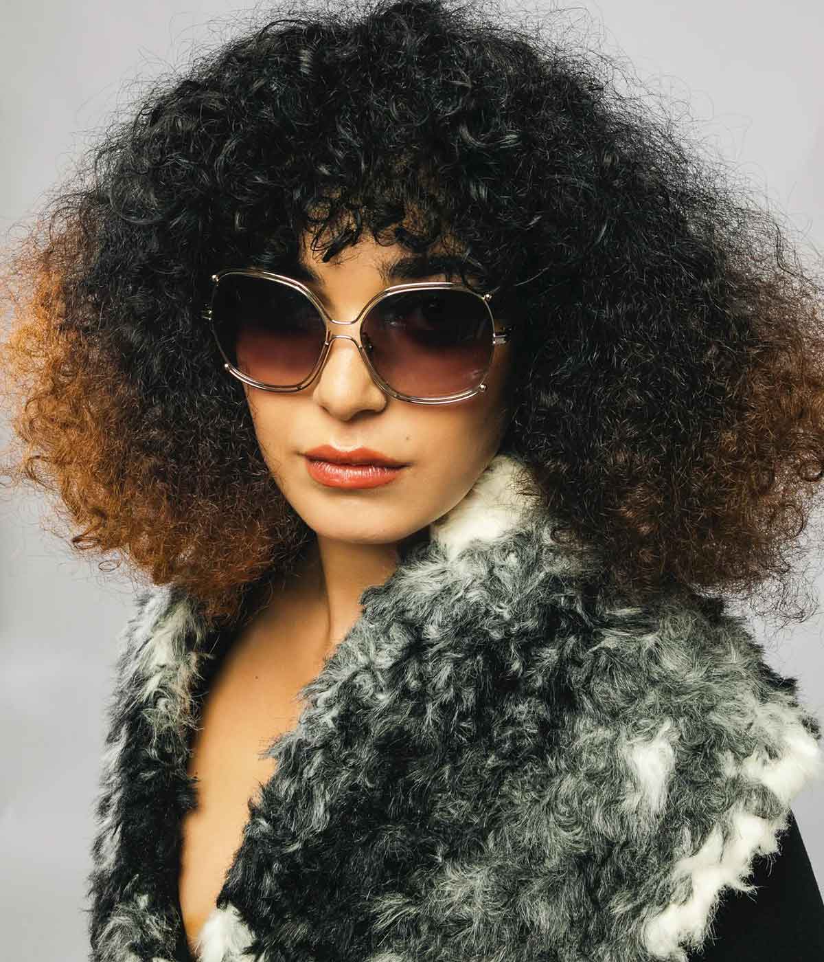 Tagli medi scalati capelli ricci donna over 50 Tagli medi scalati capelli ricci donna over 50