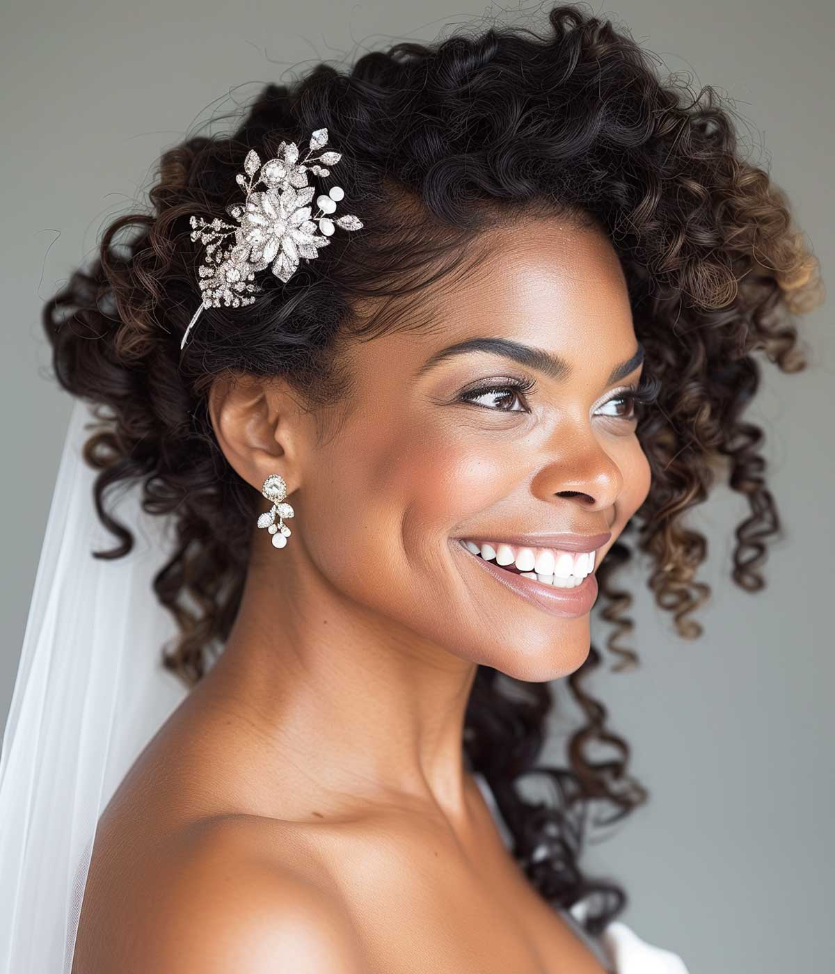 Acconciature capelli ricci semiraccolto sposa Acconciature capelli ricci semiraccolto sposa