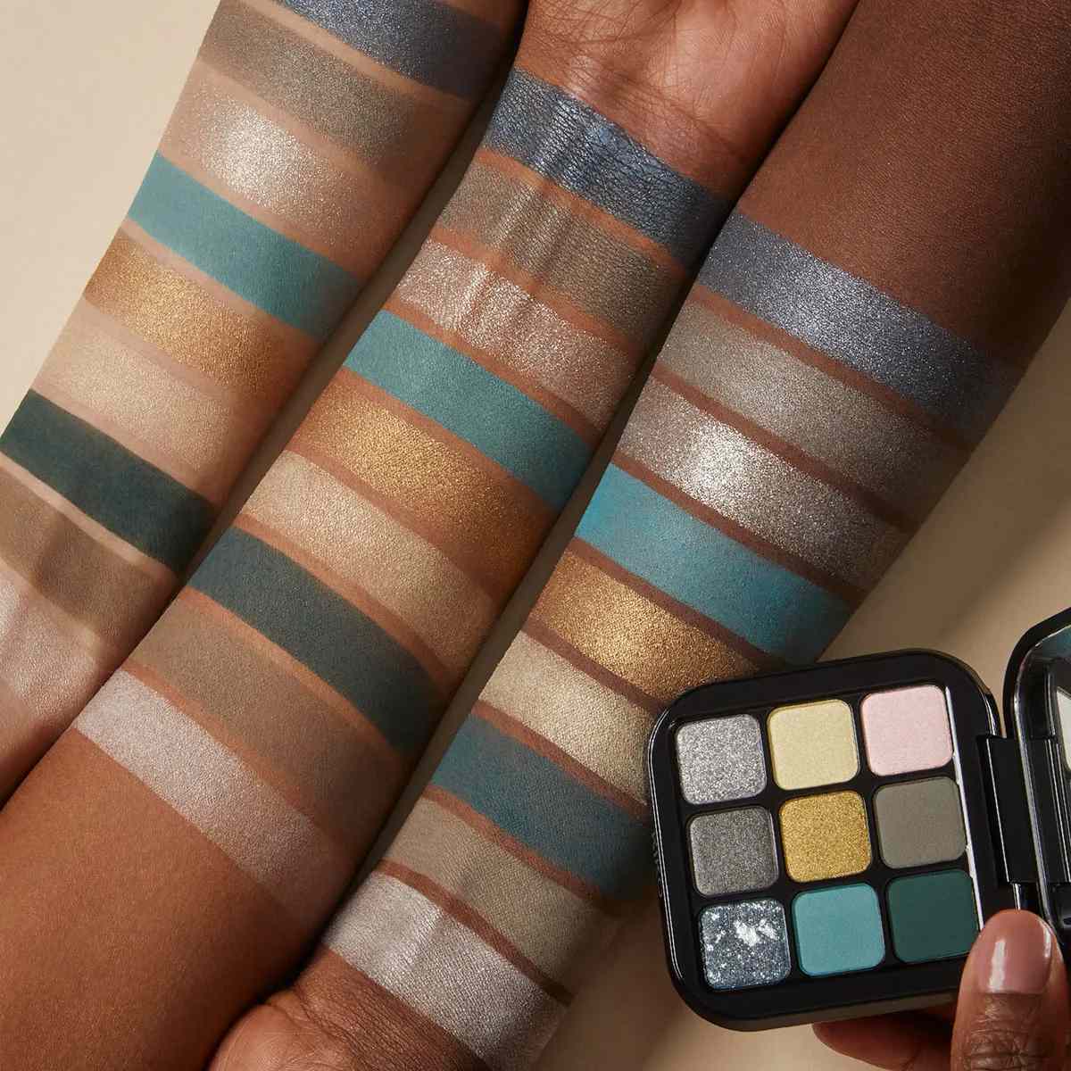 Swatches palette KIKO Green Vibes Swatches palette KIKO Green Vibes
