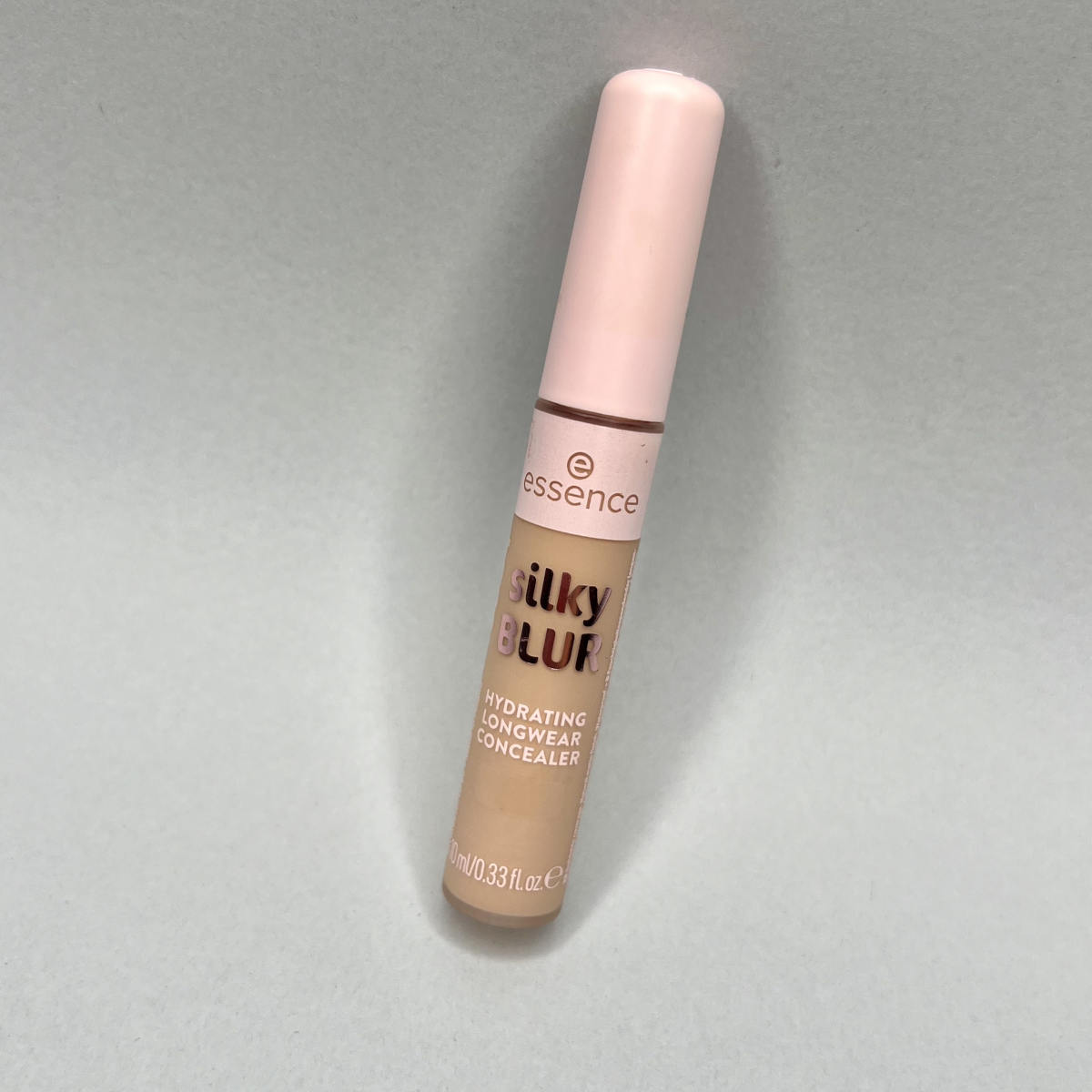 Correttore idratante Essence Silky Blur Correttore idratante Essence Silky Blur