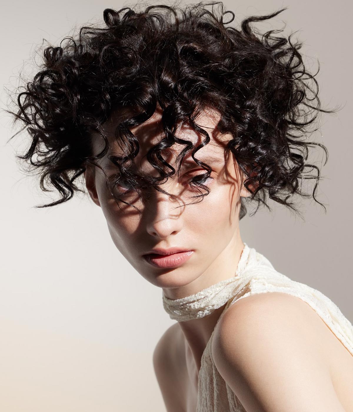 Sissy Visvardi tagli capelli corti primavera estate 2025 Sissy Visvardi tagli capelli corti primavera estate 2025