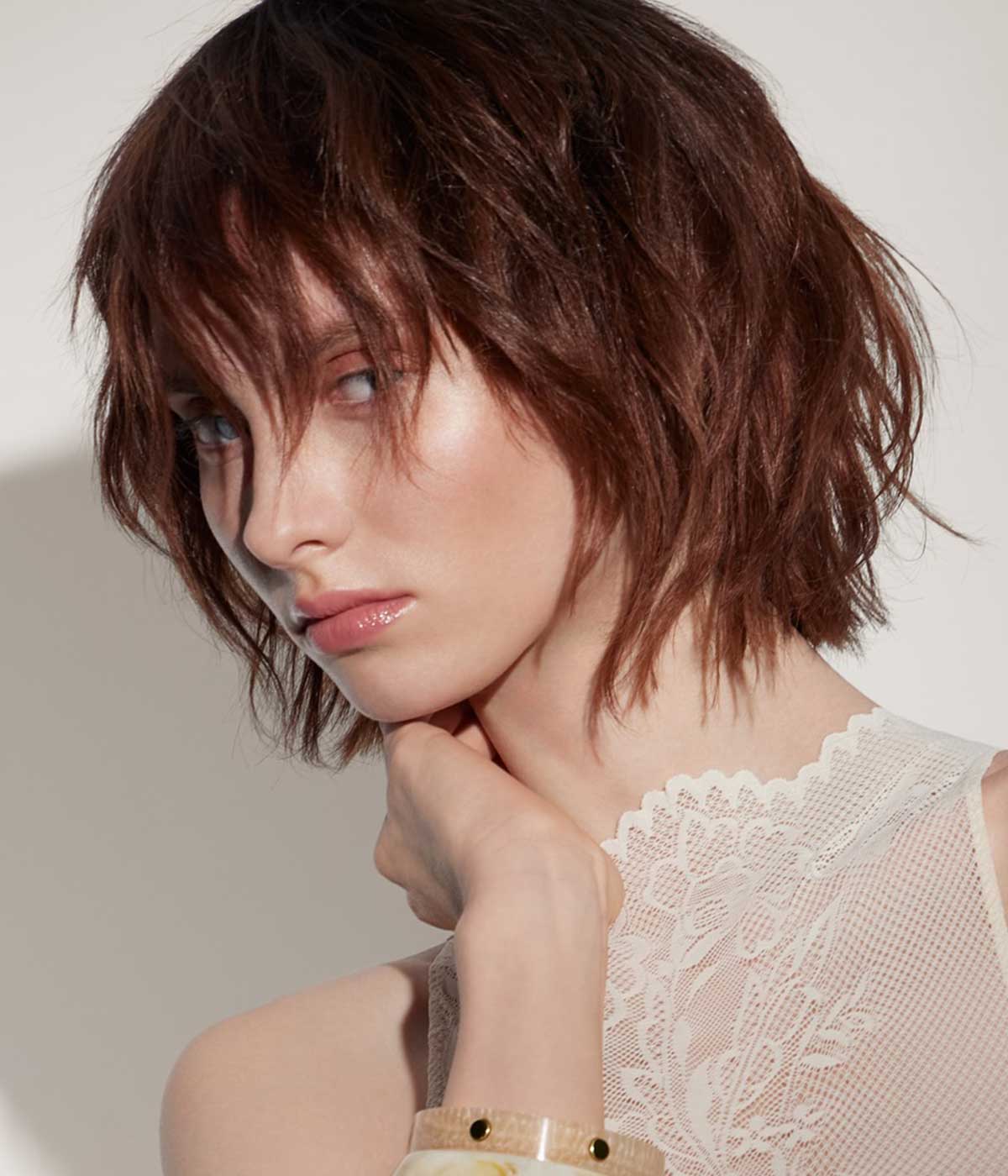 Sissy Visvardi tagli capelli medi primavera estate 2025 Sissy Visvardi tagli capelli medi primavera estate 2025