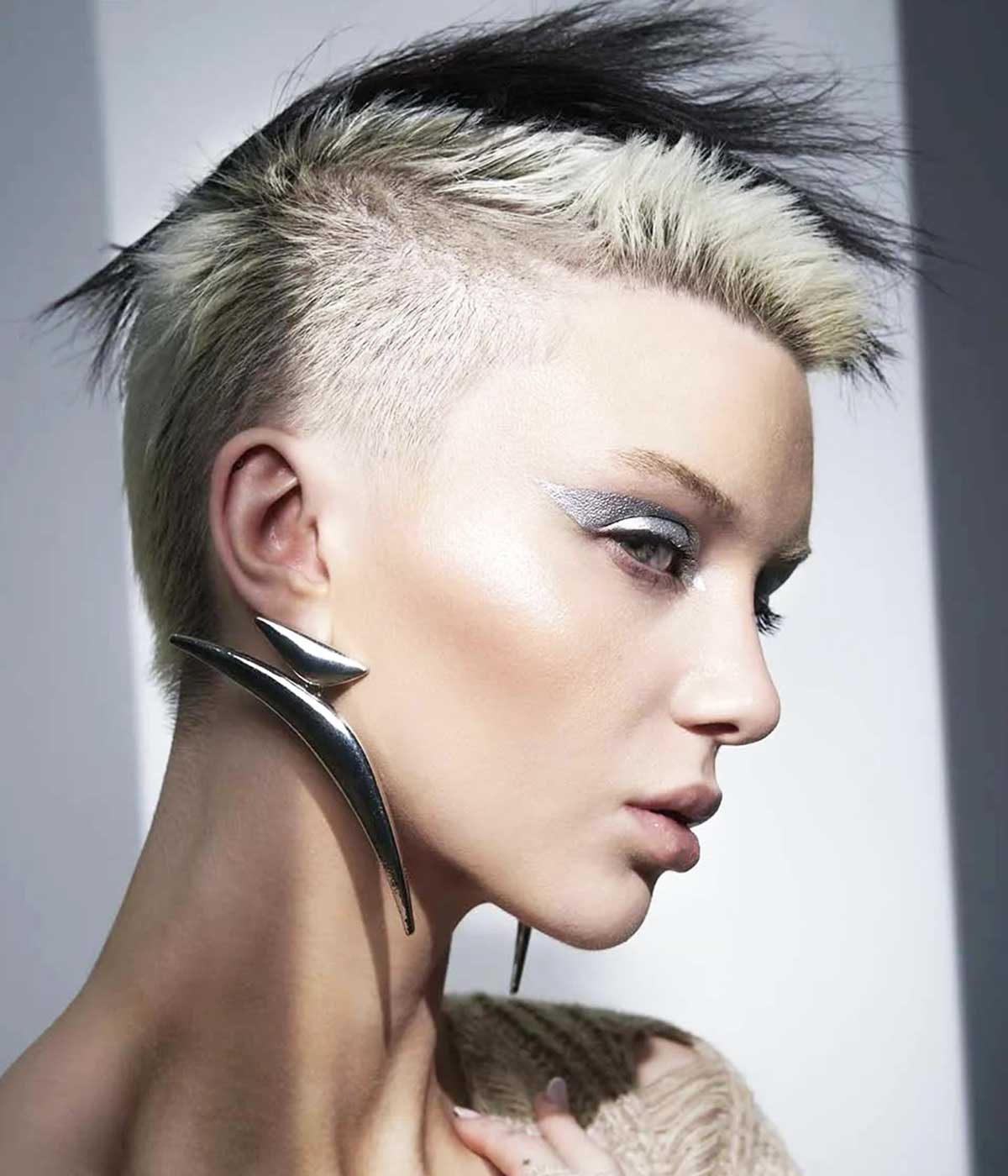 Capelli corti ciuffo lungo rasature Capelli corti ciuffo lungo rasature
