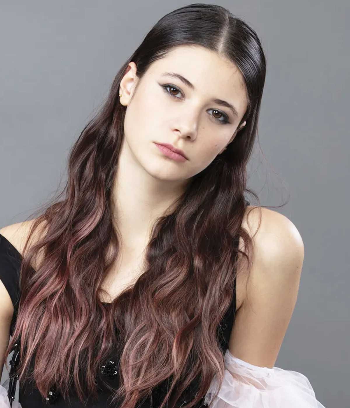 Capelli lunghi con riga centrale Capelli lunghi con riga centrale