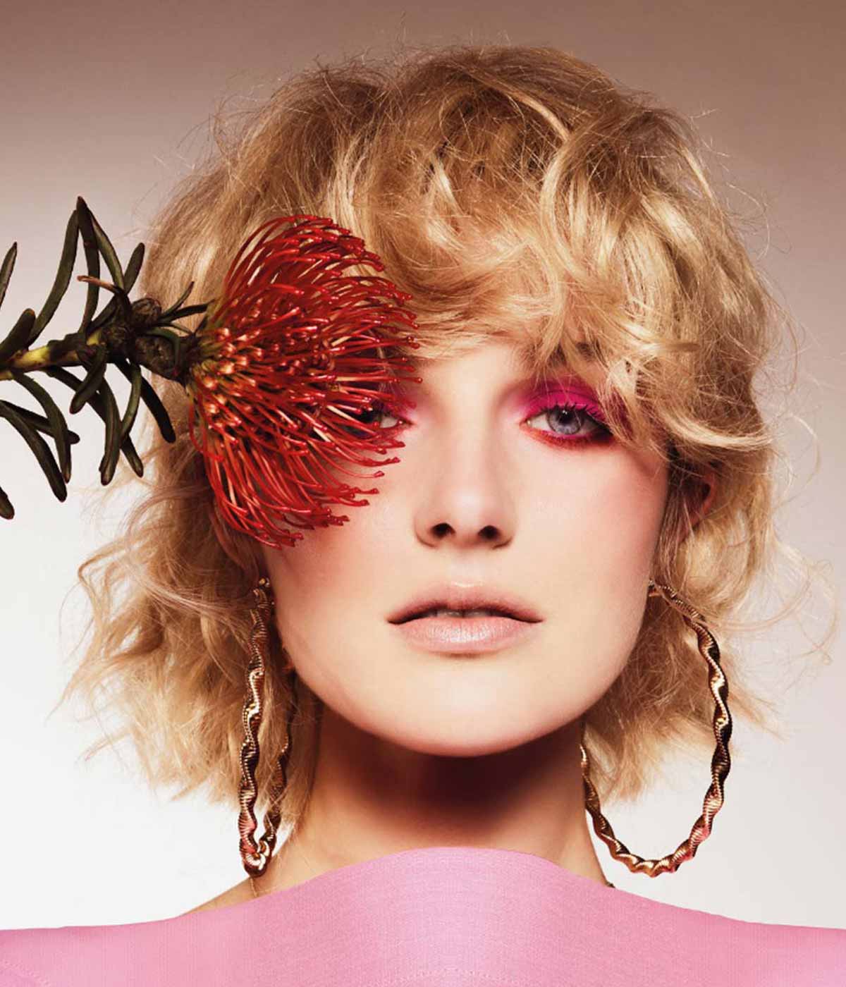 Capelli medio corti mossi con frangia Capelli medio corti mossi con frangia