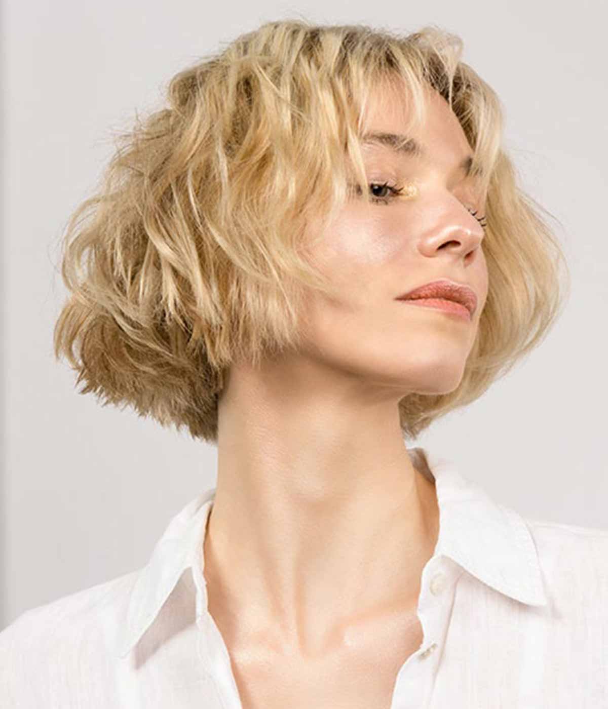 Wavy bob con frangia leggera Wavy bob con frangia leggera