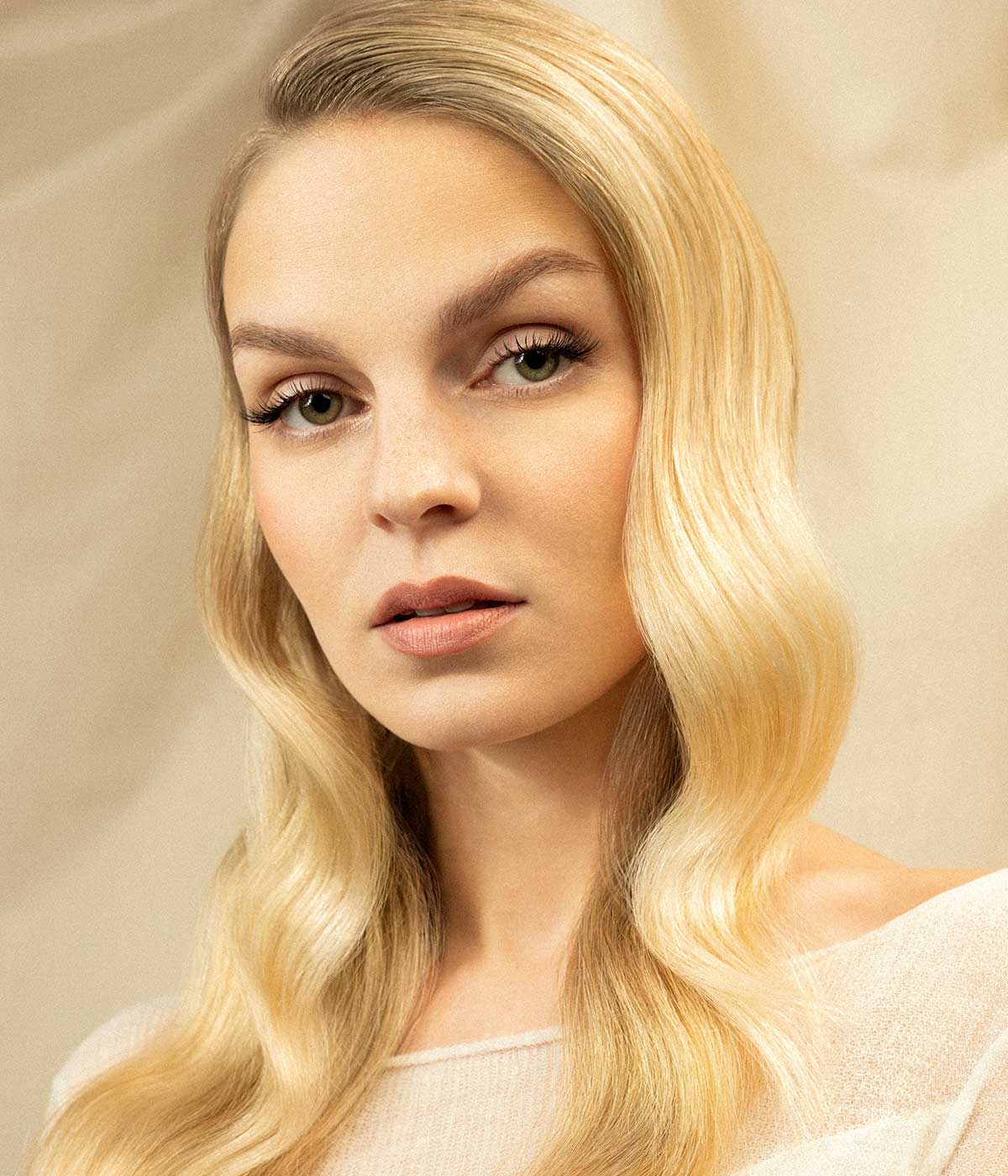 Tagli medio lunghi con riga di lato Tagli medio lunghi con riga di lato