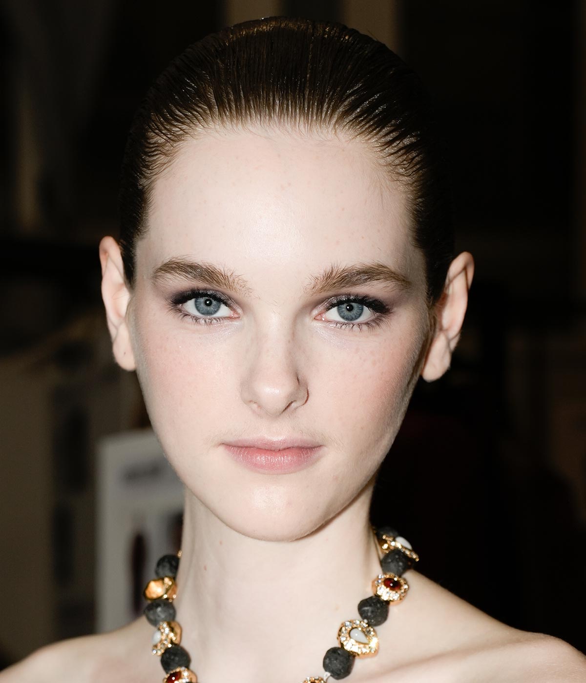 Make up trend ombretto grigio Inverno 2025 2026 Make up trend ombretto grigio Inverno 2025 2026
